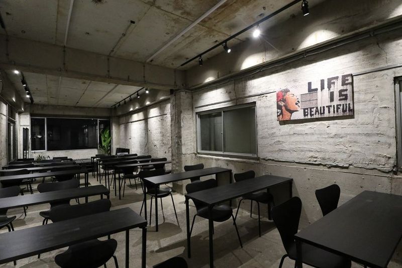 BUSINESS SYNDICATE　KANDA BASE KANDA BASE｜神田駅3分・80インチ・24時間貸切の室内の写真