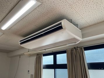 暑い日寒い日も、大型エアコンで快適に過ごせます - ３０Ｘ（サンマルクロス） レンタルスペースの設備の写真