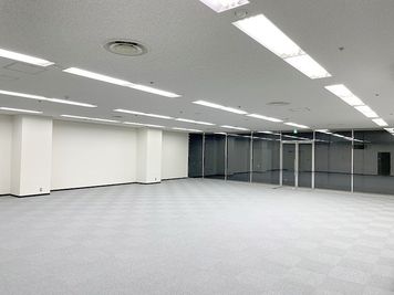 ビジョンセンター西新宿 1F Event Hallの室内の写真
