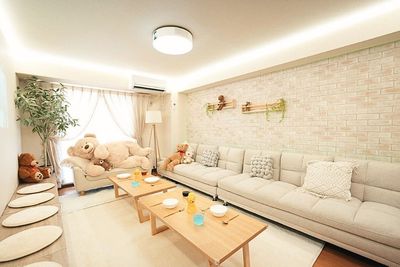 Moff room《名古屋店》 ＼NEW OPEN🎊／1〜18名様用ママ会向けスペース🧸の室内の写真
