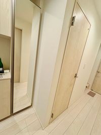全身鏡 - 美容整体×美肌　隠れ家サロンAgeha 隠れ家サロンAgeha 一宮の室内の写真