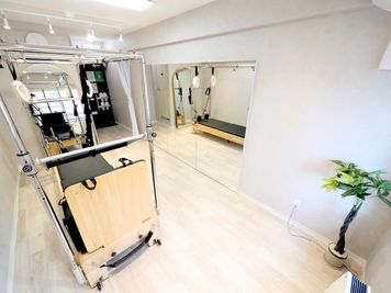 STUDIOFLAG新宿2号店 STUDIOFLAG新宿2号店/マシンピラティスレンタルスタジオの室内の写真