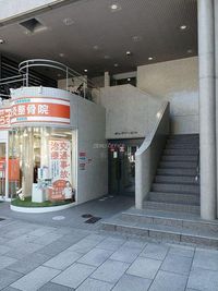 階段は通行不可  エレベーターにて来館ください - MERIAの外観の写真
