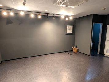 防音で音や声も気にせずに利用可能、Wi-Fi完備 - レンタルスタジオアルル難波店の室内の写真