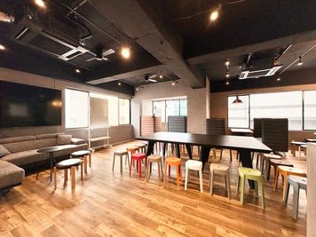 NEW!【浜町1分/人形町6分】最大50名/無料Wifi/会議・撮影・懇親会・推し会・女子会・ボドゲ等！ゴミ出し飲食持込🍷可！ - たまりば日本橋浜町駅前の室内の写真