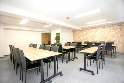 仙台FRIENDS会議室２ 仙台FRIENDS会議室２  広い・安い・綺麗な貸会議室の室内の写真