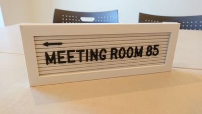 MEETINGROOM 85 貸会議室/個室/8名/清潔/格安の室内の写真