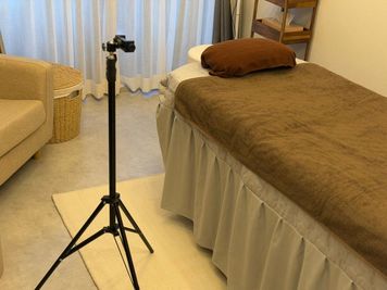 カメラの三脚 - レンタルサロンルーム「S-Silk」の設備の写真