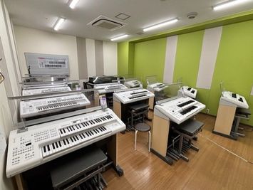 ヤマハミュージック直営教室!【池袋駅徒歩3分】グランドピアノとエレクトーンが弾けるお部屋です♪ - ミュージックアベニュー池袋