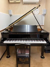 ヤマハグランドピアノ
C2L - 名塚センター グランドピアノ・エレクトーン 防音部屋　S1教室の室内の写真
