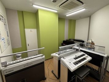 ヤマハミュージック直営教室!【池袋駅歩より歩3分】ピアノとエレクトーン両方演奏できるお部屋です♪ - ミュージックアベニュー池袋
