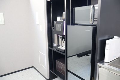 コーヒーマシーン、電子レンジ、冷蔵庫利用可能です - SHIKISM 多目的スペース（SHIKISM3階・志木起業センター内）の設備の写真