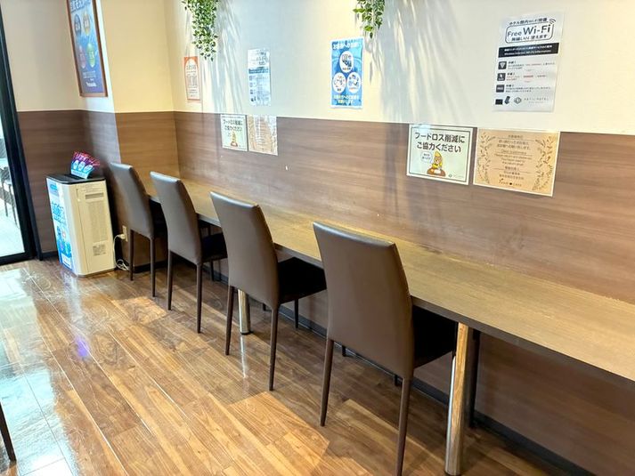 三国駅2分 コワーキング&カフェ room CAFE 新大阪店 - room CAFE 新大阪店