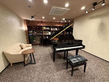 【雪が谷大塚駅直結！32.8㎡】グランドピアノ完備。防音設備のある音楽ルーム。コンクール・発表会前の練習に最適です。 - ルービー雪が谷大塚