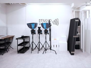 豊富な機材が揃っております。 - Studio DOWHA 表参道店 📸宣材・アパレル・SNS動画撮影に最適｜白ホリの設備の写真
