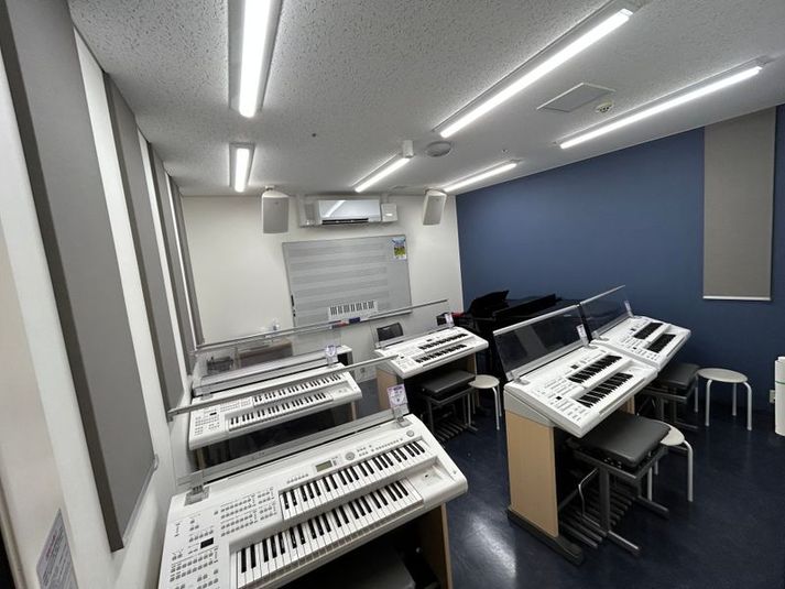 アンサンブル可能！グランドピアノ、エレクトーン5台　11番教室 - 浜松プレ葉ウォークセンター