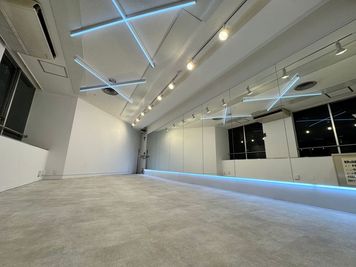 【BUZZ名古屋本店】ダンスレンタルスタジオ 24時間OK BUZZ名古屋本店3st｜ダンスや撮影におすすめ！の室内の写真