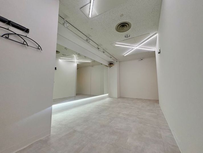 BUZZ名古屋本店6st|白基調のシンプル万能スタジオ⭐︎ - 【BUZZ名古屋本店】ダンスレンタルスタジオ 24時間OK