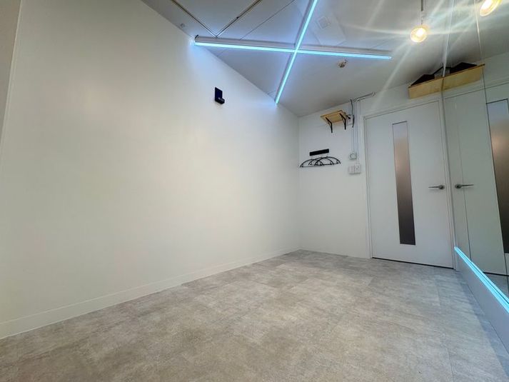 BUZZ名古屋本店8st｜業界最安値！キレイで快適な練習空間！ - 【BUZZ名古屋本店】ダンスレンタルスタジオ 24時間OK
