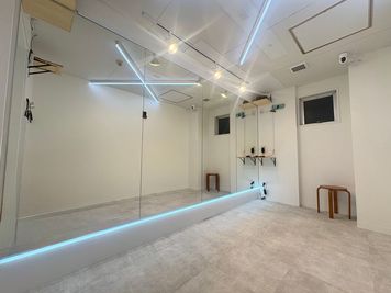 業界最安値の格安スタジオ!集中して練習しやすいコンパクトサイズ! - 【BUZZ名古屋本店】ダンスレンタルスタジオ 24時間OK