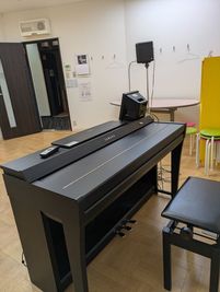 アルパークセンター 楽器持ち込み・ボーカル練習などの練習に…楽器防音室　E教室の室内の写真