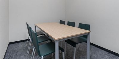 Regus 会議室｜落ち着いたビジネス空間 - リージャス会議室 オープンオフィス赤坂ビジネスプレイス