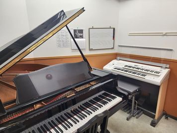 ヤマハミュージック直営教室!防音室グランドピアノとELB-02 個人レッスンのお部屋です♪ - 入野センター