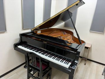 ヤマハグランドピアノ - ミュージックスクエア高崎センター グランドピアノ・エレクトーン練習室　M３教室の室内の写真