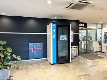🌟土日祝3時間990円🌟【テレキューブ】BiViつくば 1F　視線と音を遮る、プライベートな集中環境。(243-03) - テレキューブ Biviつくば