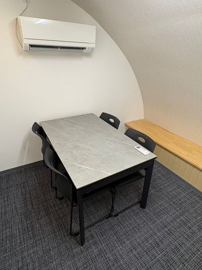 ユナイテッドスペース 貸し会議室の室内の写真