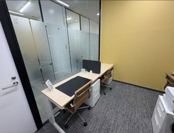 【期間限定!ドリンク無料☕】Regus コワーキングデスク|信頼ある環境で使える開放的なワークスペース - リージャス会議室 幕張