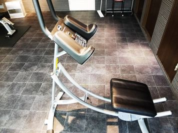腹筋 - アルカビル Sinwa Training Gym（真和トレーニングジム）の設備の写真