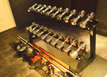 ダンベル(1~10kg各2SET)
 - アルカビル Sinwa Training Gym（真和トレーニングジム）の設備の写真