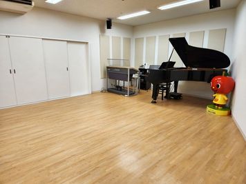 ヤマハミュージック直営教室！エレクトーン・ピアノが弾けるお部屋です！ - アルパークセンター