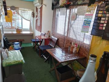 2F入口から飲食客席全体景色（喫煙可） - ピクニック小屋　パコカパの室内の写真