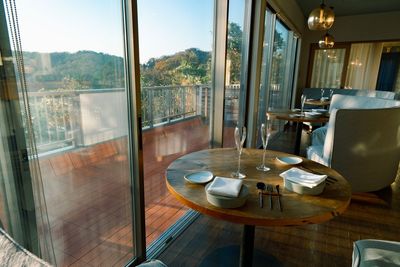 Solis OUTDOOR 眼前に絶景が広がる、イタリアンレストラン貸切の室内の写真