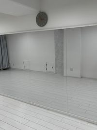 幅90㎝×高さ180㎝の大画面ミラー - 244ダンススタジオ堺筋本町 【NEW】　堺筋本町駅徒歩5分　ダンス・ヨガ　244ダンスタジオの室内の写真
