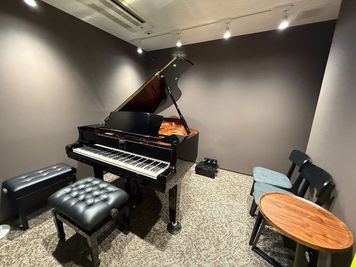 【用賀駅徒歩3分】8.57㎡/ピアノ備え付きの音楽スタジオ 楽器や歌の練習・レッスン・配信にご使用いただけます。 - ルービー用賀