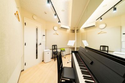 【飯田橋4分】清潔で快適✨神楽坂🌿壁一面鏡張り、24時間、ピアノ、WIFI、最適な音響。楽器・歌の練習、レッスン、撮影 - keikoba音楽スタジオ 飯田橋店