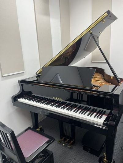  グランドピアノとエレクトーンの練習室Room12 - ミュージックアベニュー高松