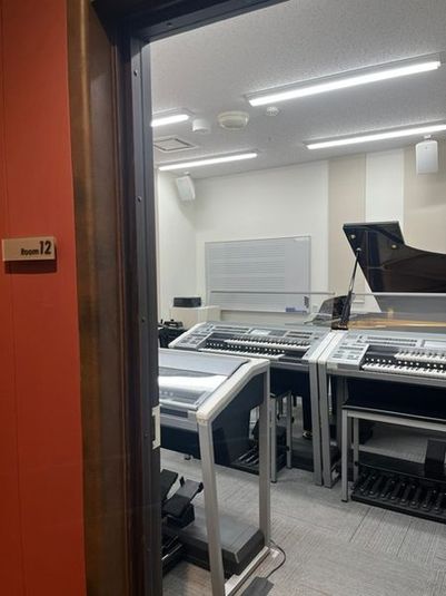  グランドピアノとエレクトーンの練習室Room12 - ミュージックアベニュー高松