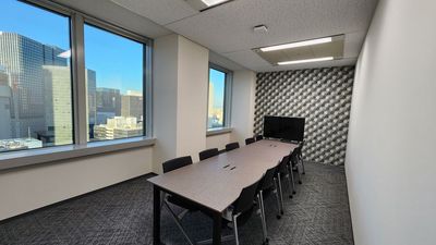<ロイヤルスタジオ (Room2)>地下直結・完全個室|Wi-Fi・43型モニター完備でWeb商談・会議に最適 - ロイヤルスタジオ