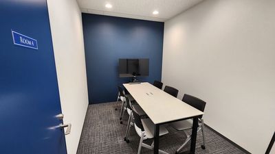 <ロイヤルスタジオ (Room4)>地下直結・完全個室|Wi-Fi・43型モニター完備でWeb商談・会議に最適 - ロイヤルスタジオ