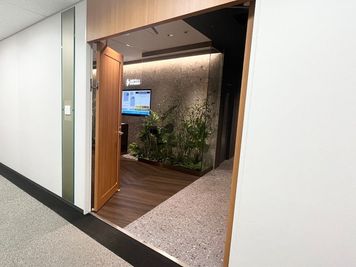 入り口（斜め） - ロイヤルスタジオ ロイヤルスタジオ (小会議室 / Room4)の入口の写真