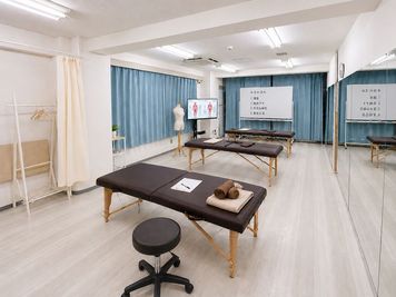 折りたたみ施術ベッド　3台 - レンタルスタジオプラス　新大阪２号店 レンタルスタジオプラス新大阪２号店の室内の写真
