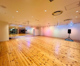 一面全身鏡、スピーカーを備えています。 - FromOne Place FromOne Place 錦糸町マルイの室内の写真