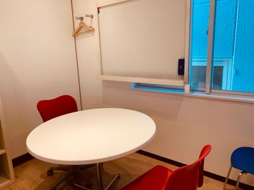 語楽塾リトルヨーロッパ 横浜校 レンタル会議室の室内の写真