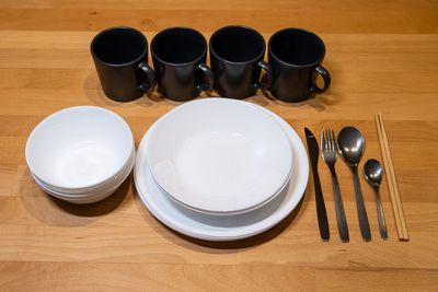 食器、コップ、カトラリー - Nakamichi Retreat House キッチン付きレンタルスペースの設備の写真