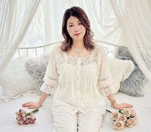 天蓋付きベッドは、ルームウェア・アパレル・ガーリー系商品の撮影にもおすすめです。 - 姫スタジオ　大名店の室内の写真