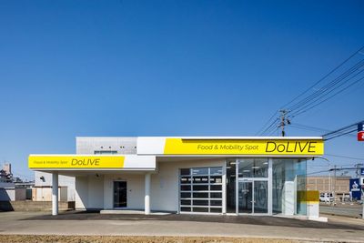 黄色のサインが目印 - FOOD&Mobility Spot DoLIVE DoLIVE（レンタルホール）の外観の写真